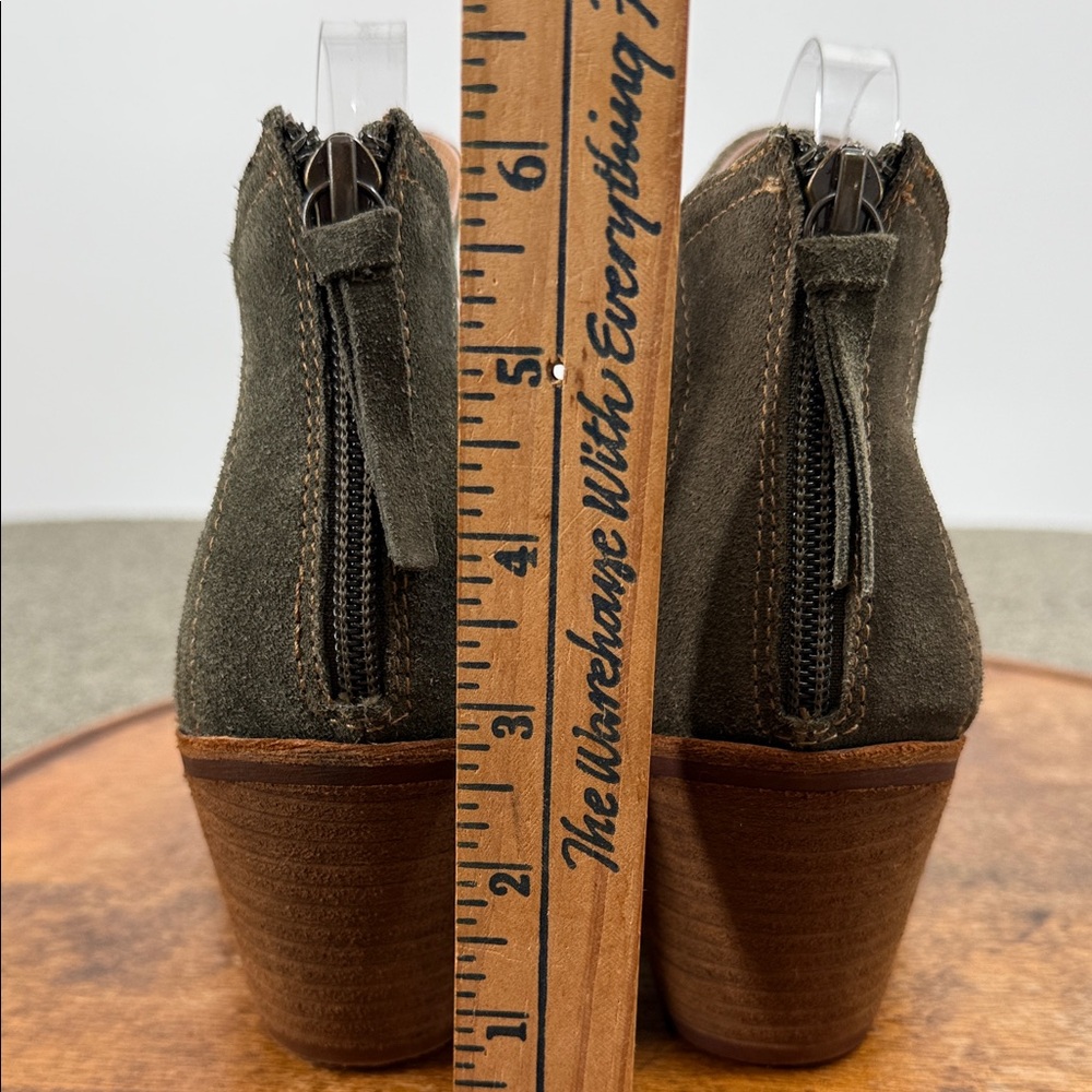 Sofft Boots Wm 10 M Olive Green Suede Laser Cut Ankle Boots Block Heel Back Zip - Picture 5 of 11